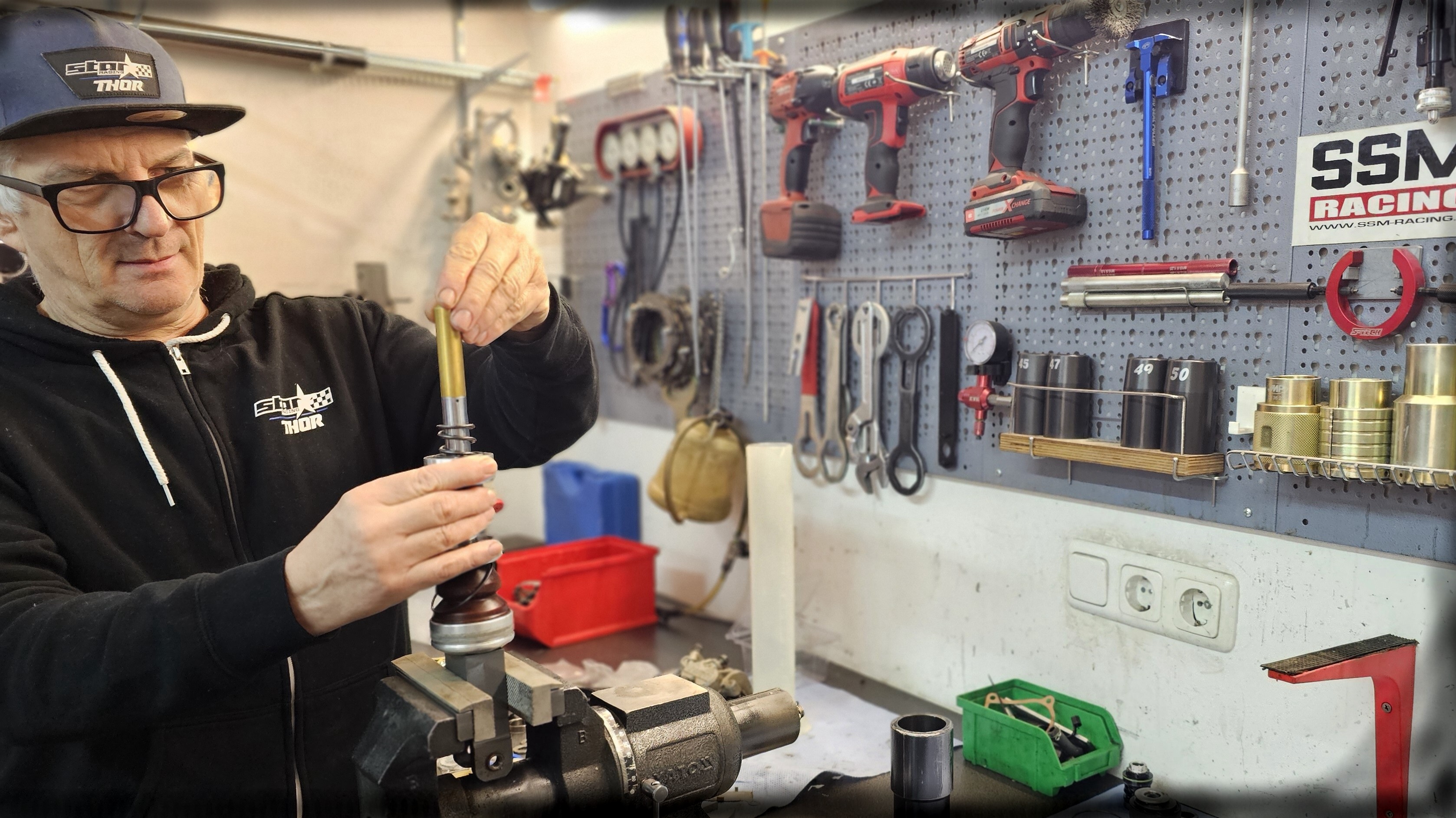 Motorrad-Inspektion in der Werkstatt